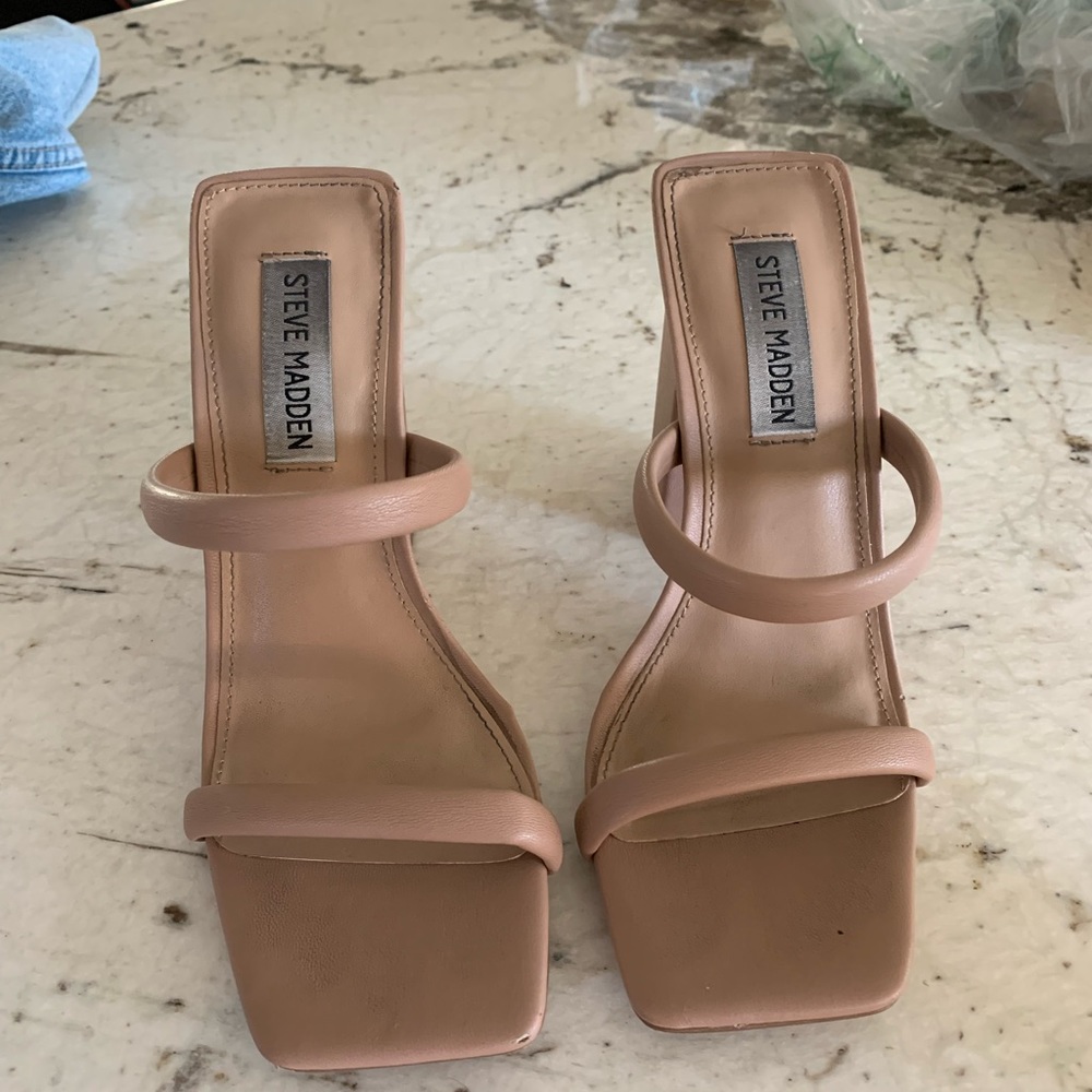 Steve Madden Blake Tan sandal heel. Womens size 6. Mule/slip on